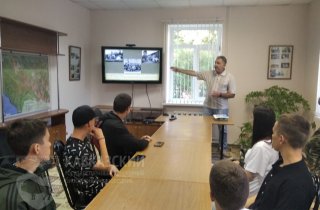 В Майкопском отделе прошел Тематический вечер «История создания Кавказского заповедника. Заповедник сегодня» организованный сотрудниками отделов экопросвещения и науки для курсантов  военно-патриотического клуба «Вертикаль».